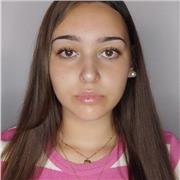 Proactiva y resolutiva, daría matemáticas a niños de primaria